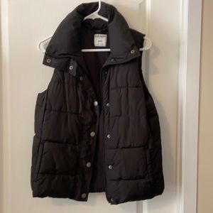 Black puffer vest